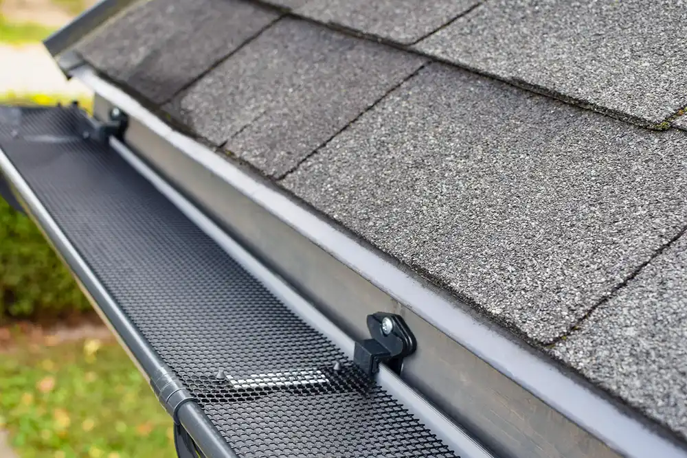 Plastic rain gutter