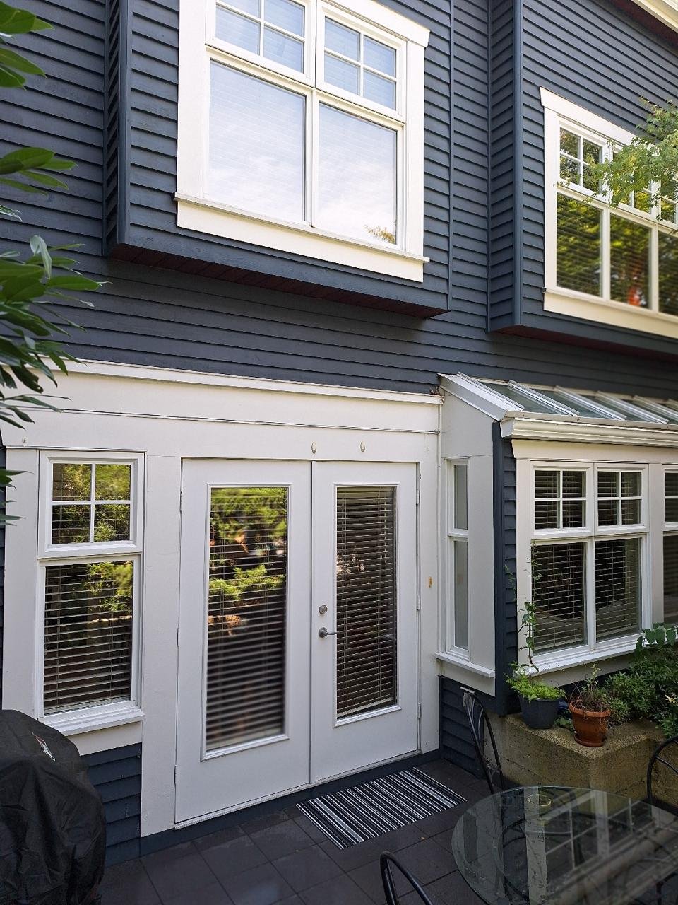 Clean windows on the main house after exterior window cleaning in North Vancouver