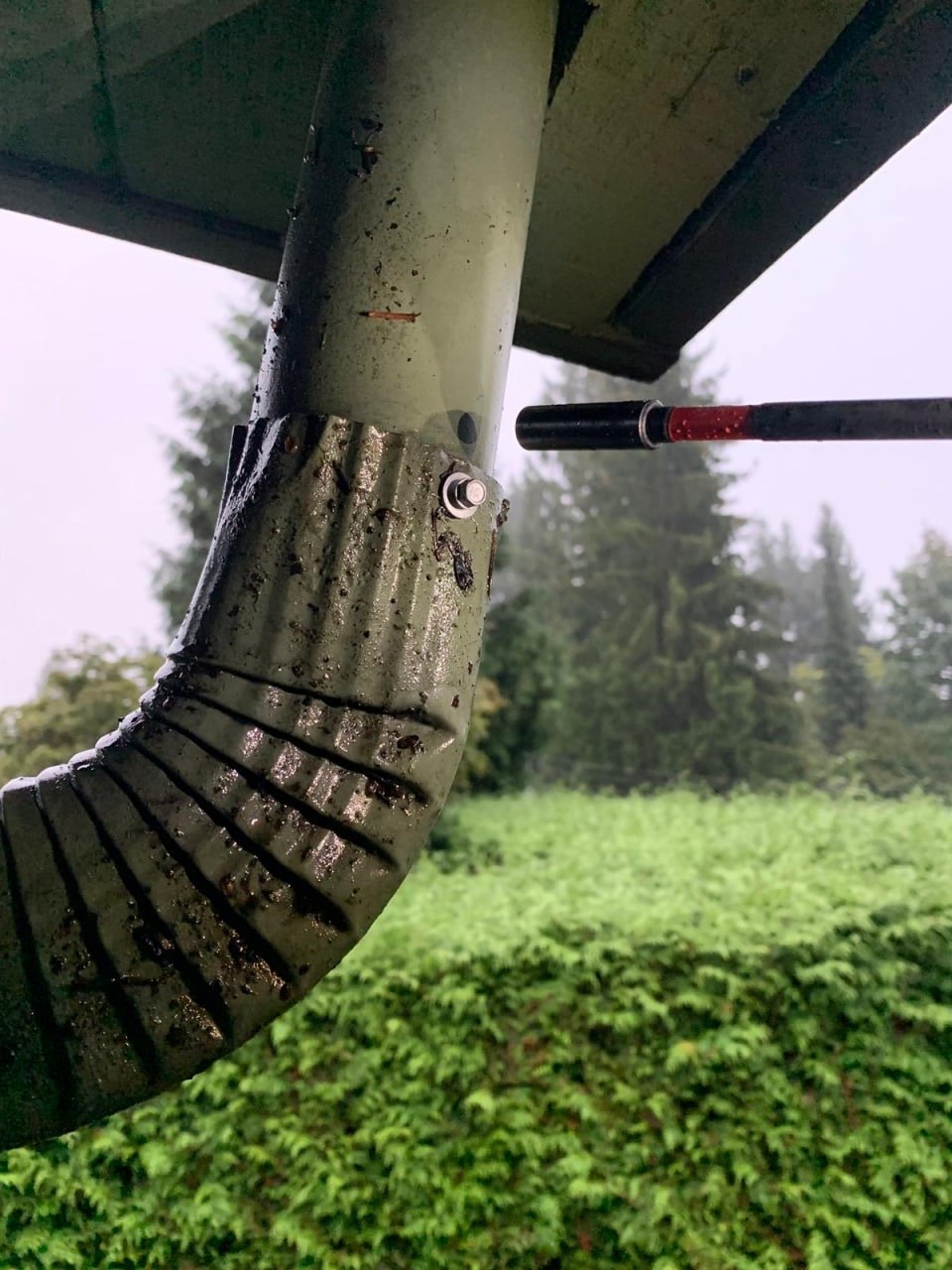 Hidden gutter downpipe repair