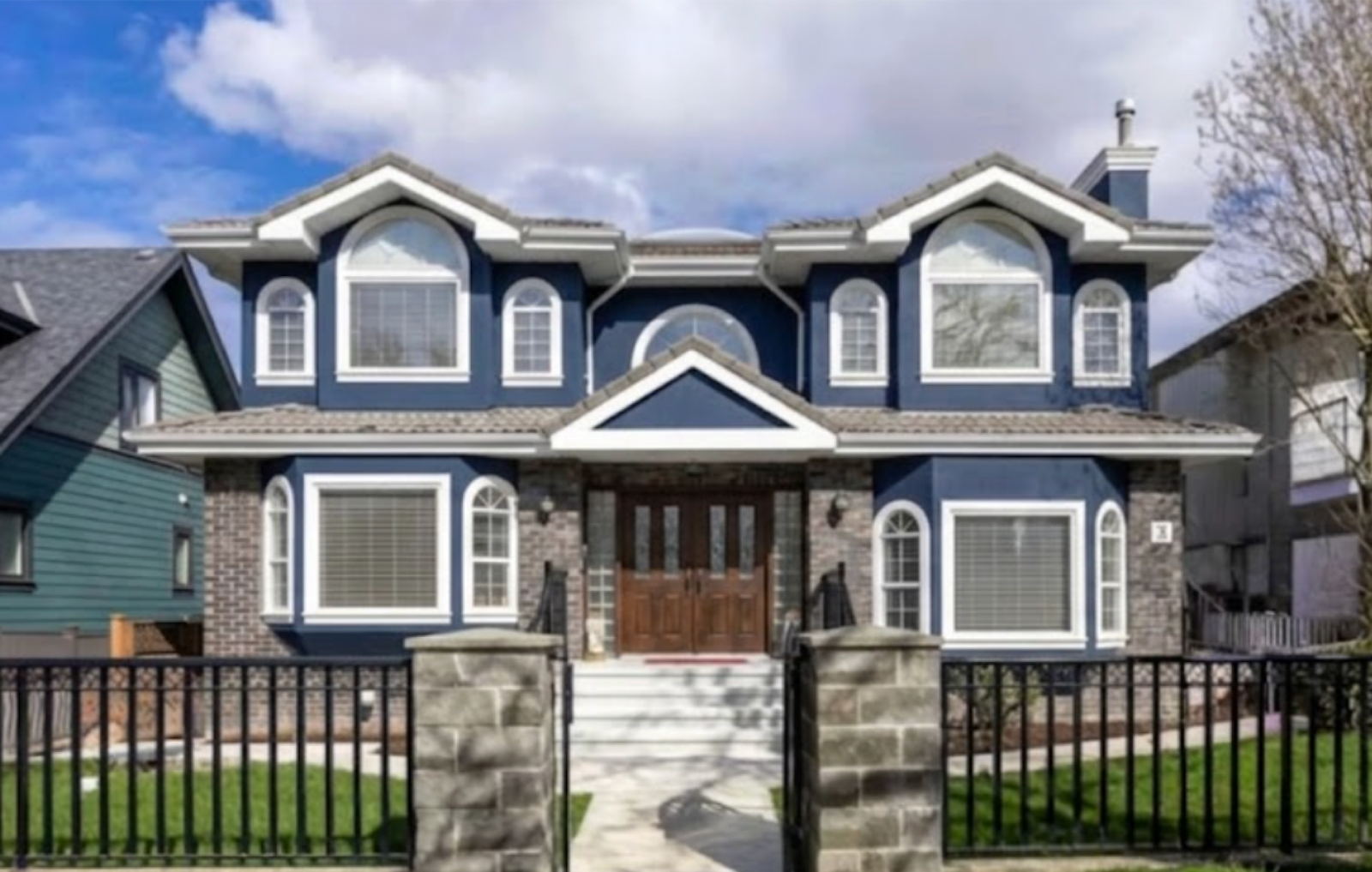 Larger Vancouver or Burnaby home gutter cleaning time example