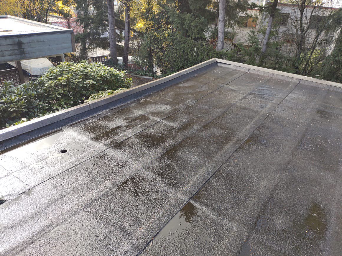 Flat roof membrane after surface cleaning