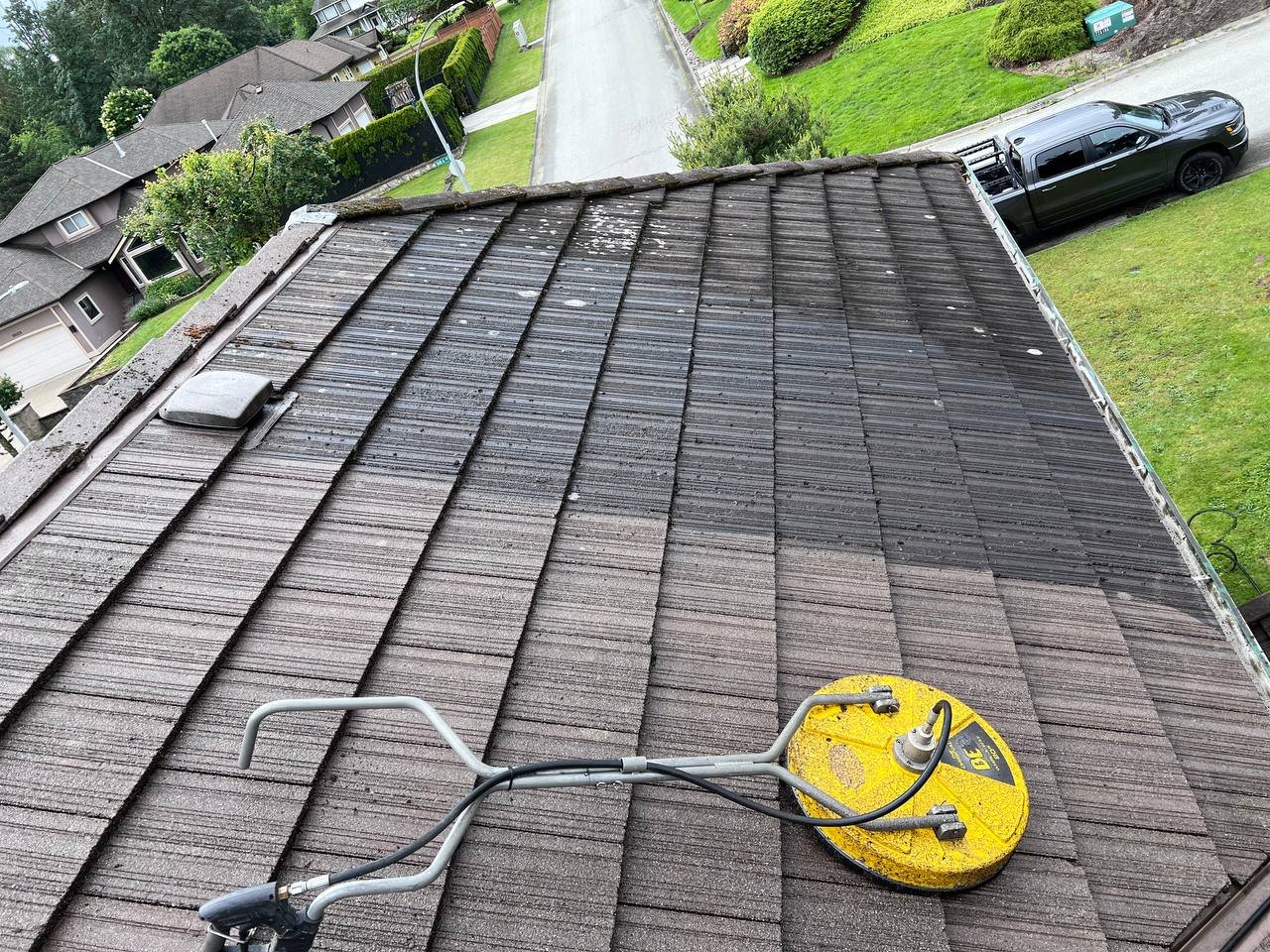 Soft washing and controlled cleaning of a tile roof
