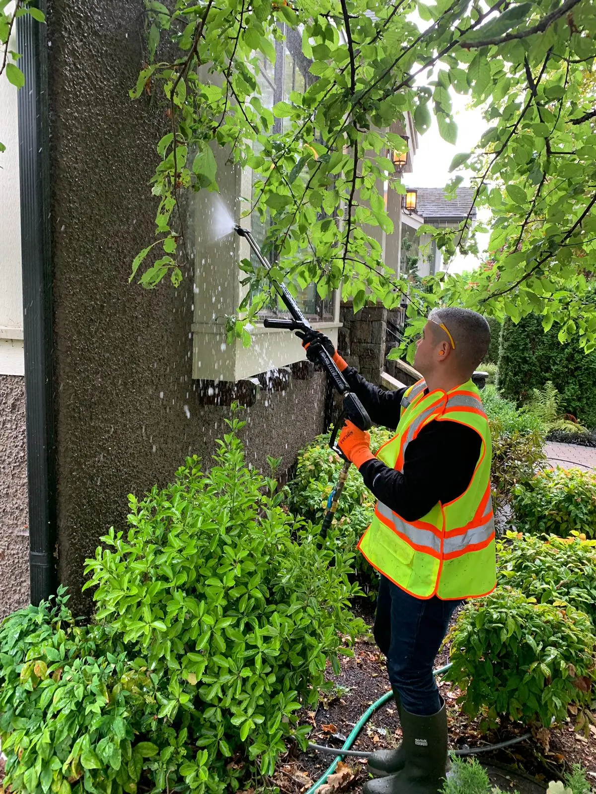 Professional house siding and soft washing service in Vancouver