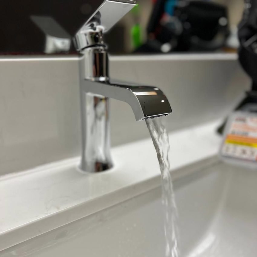 faucet running water